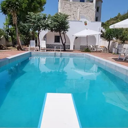 Seaside With Swimming Pool & Parking #3 Apartmán *