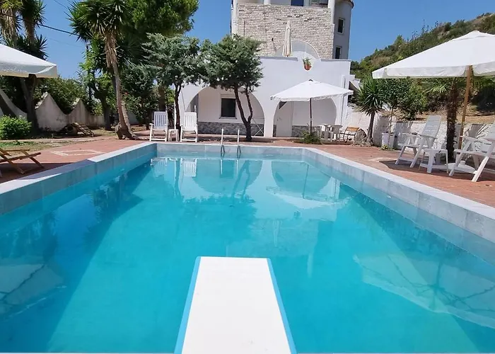 Seaside With Swimming Pool & Parking #3 Apartmán *