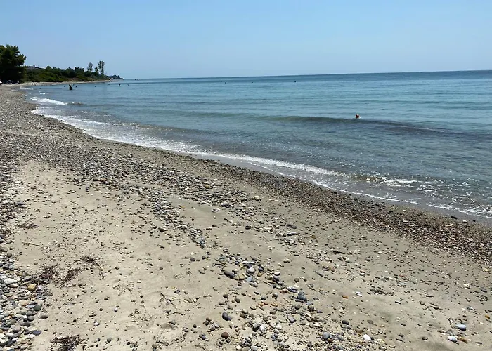 Seaside With Swimming Pool & Parking #3 Apartmán
